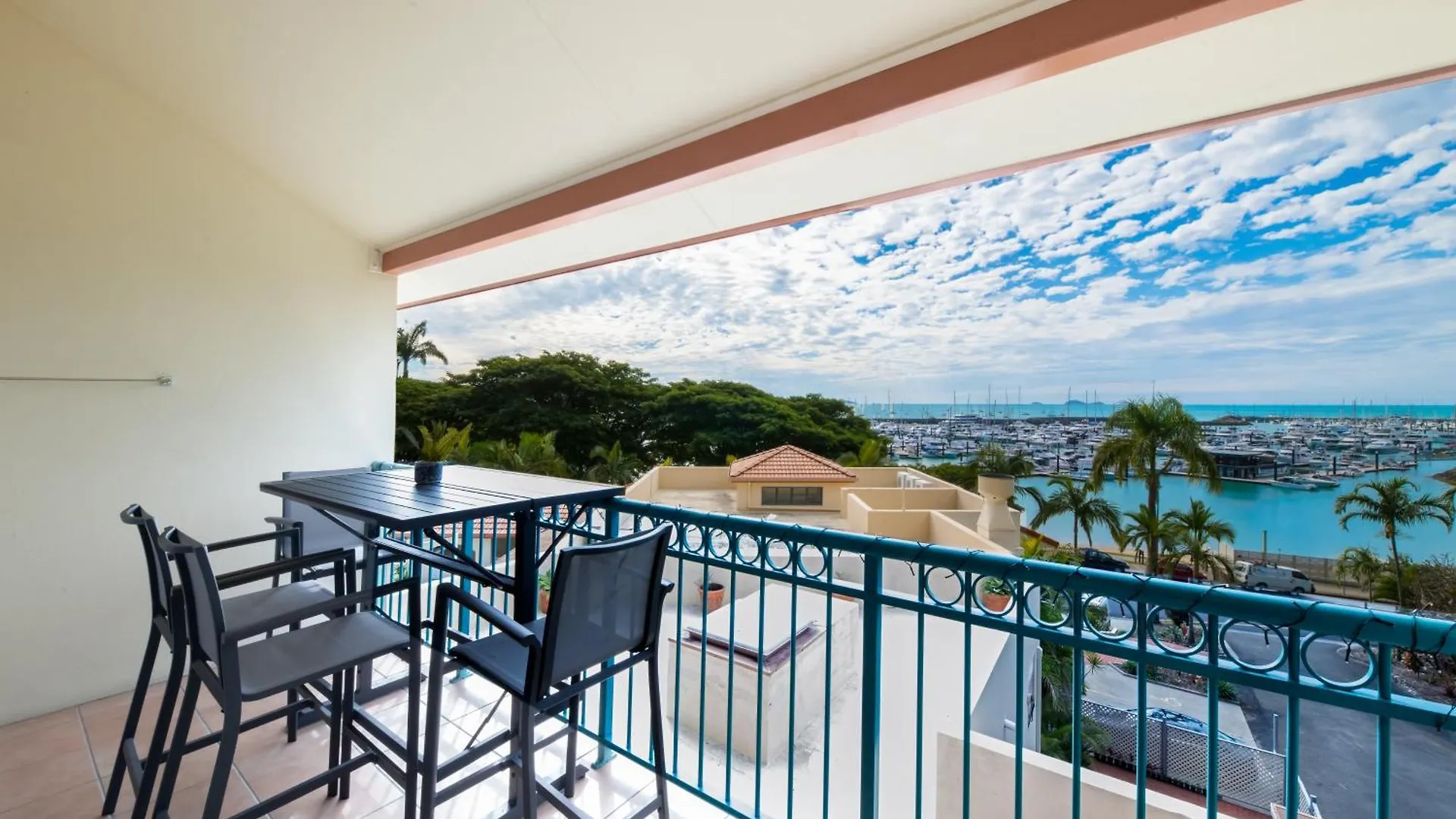 Shingley Beach Resort - Whitsundays Airlie Beach Australia