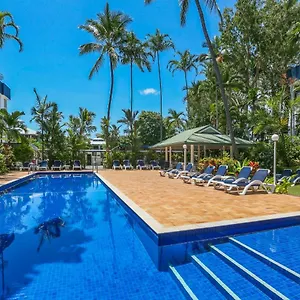 agincourt-beachfront-apartments.cairnshotels4all.com/