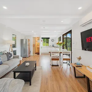 Pet Friendly Cozy Holiday home Woombye
